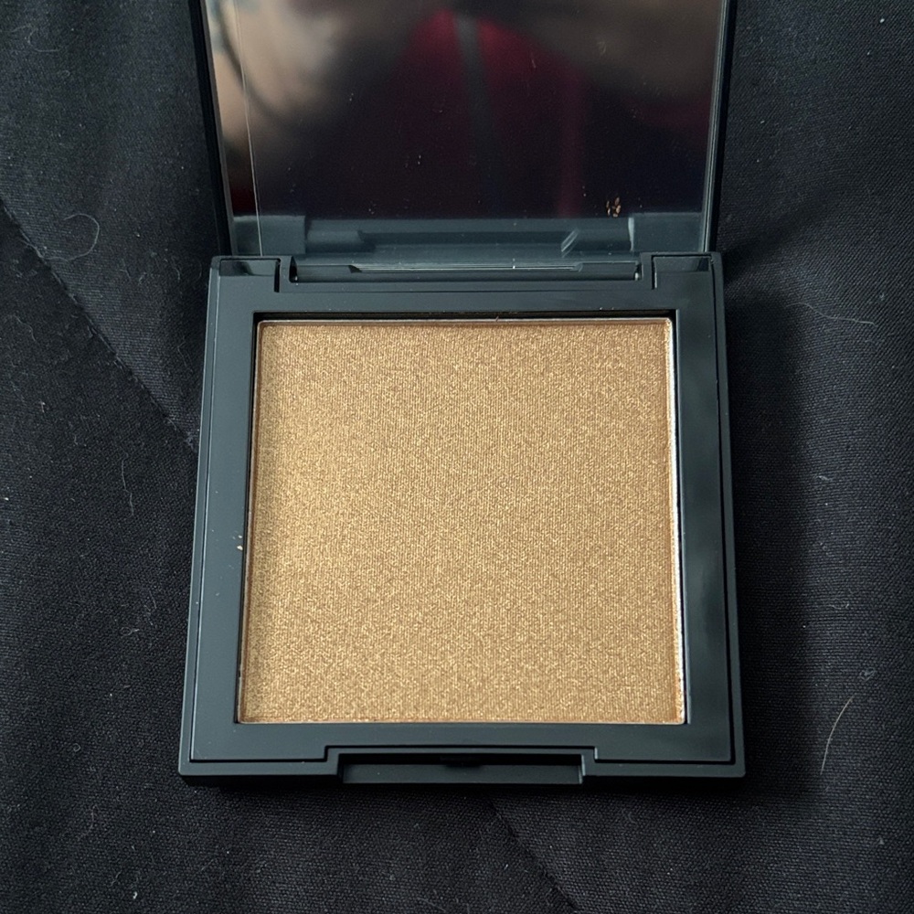 Morphe Radiant Gold Highlighter Compact